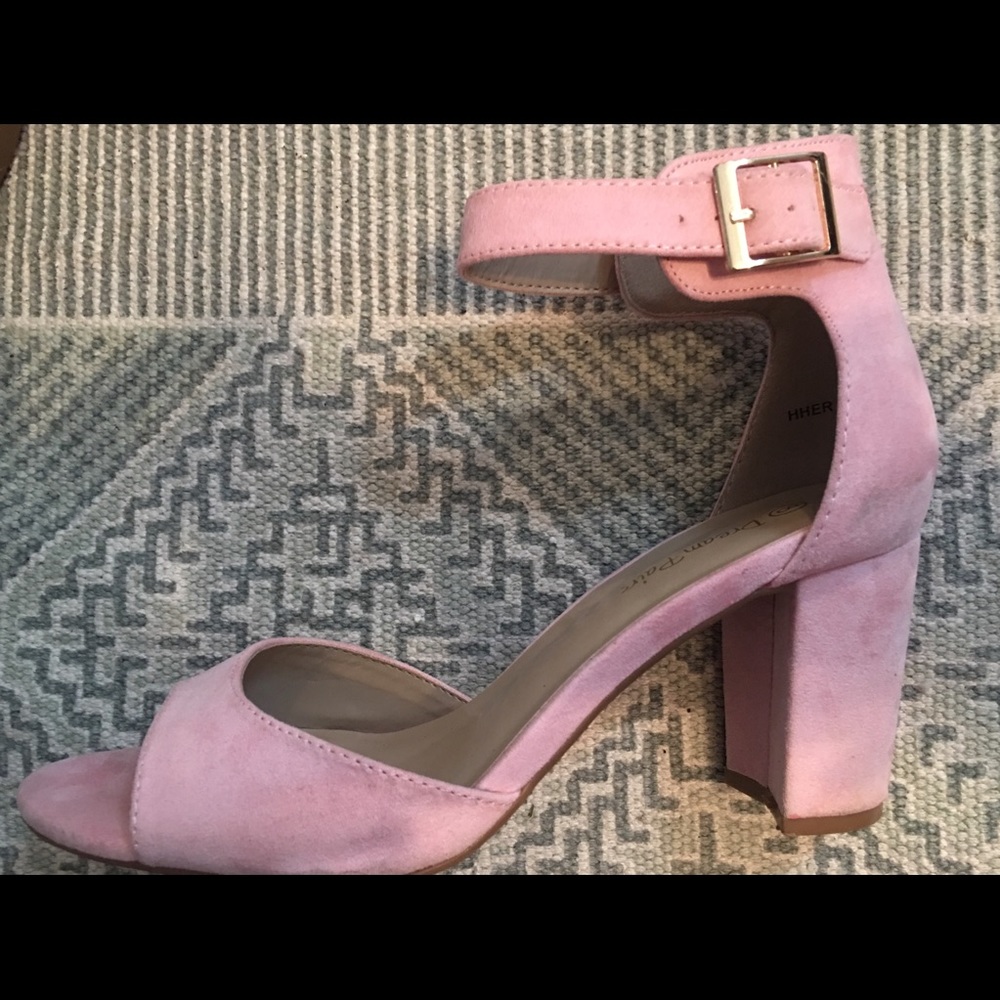 SIZE 8 PETAL PINK HEELS